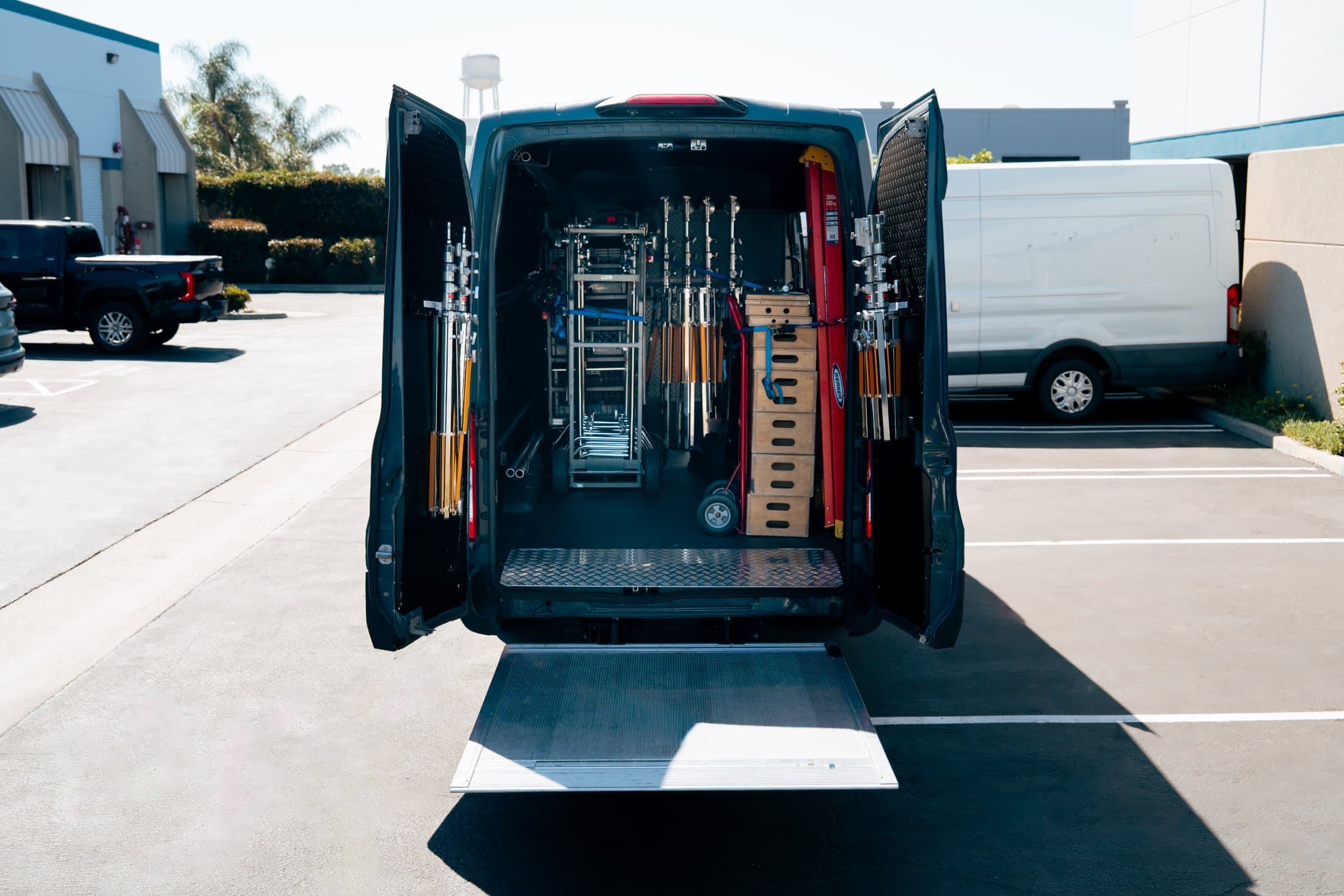 Ford Transit 250 High Roof EXT — Blue